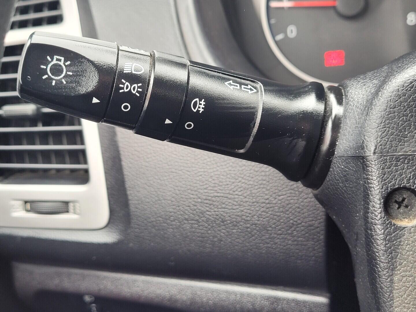 OM190V02751_25.webp_I20  1.2 i 57 kW manuál