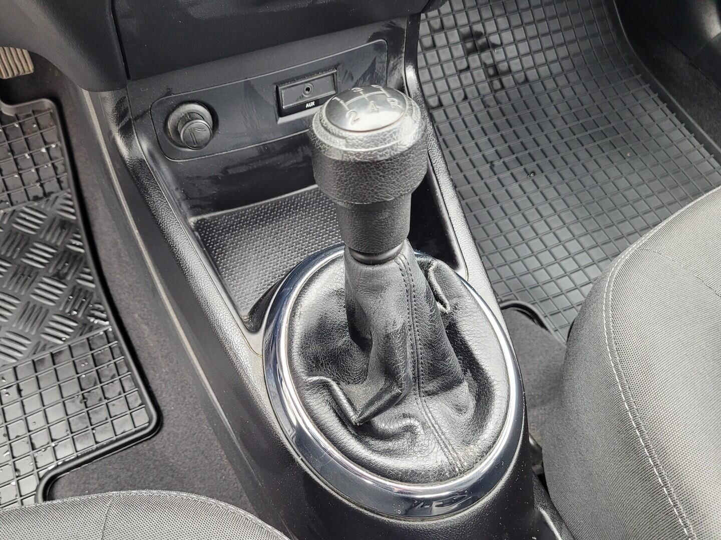 OM190V02751_27.webp_I20  1.2 i 57 kW manuál