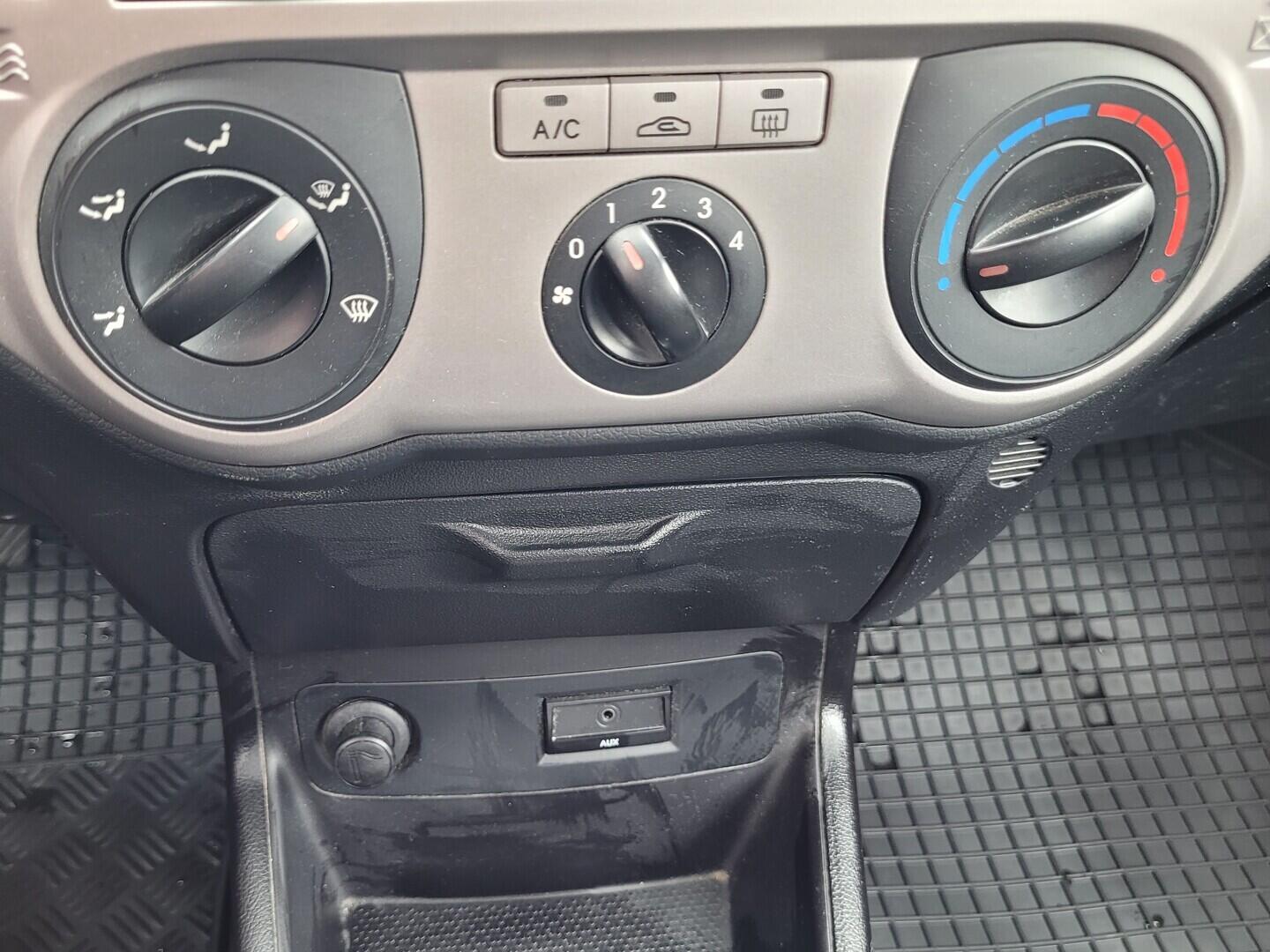 OM190V02751_29.webp_I20  1.2 i 57 kW manuál