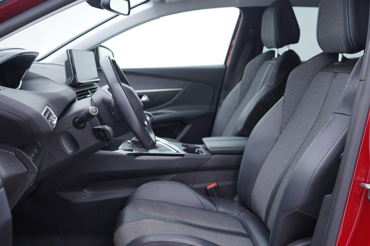 OM190V02757_22.webp_3008 Allure Pack 1.2 PureTech 96 kW manuál