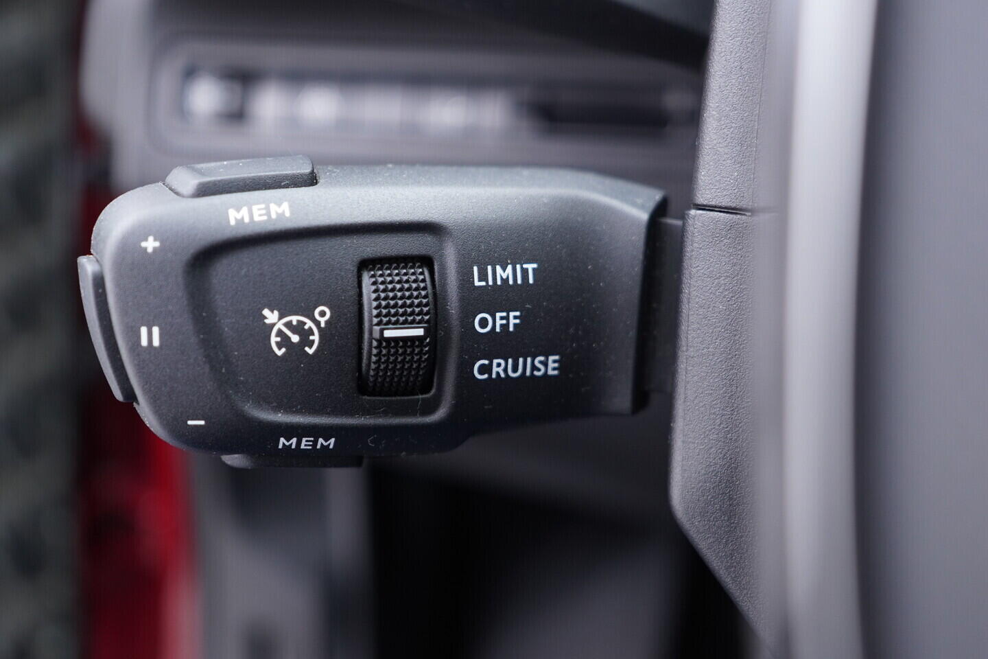 OM190V02757_24.webp_3008 Allure Pack 1.2 PureTech 96 kW manuál