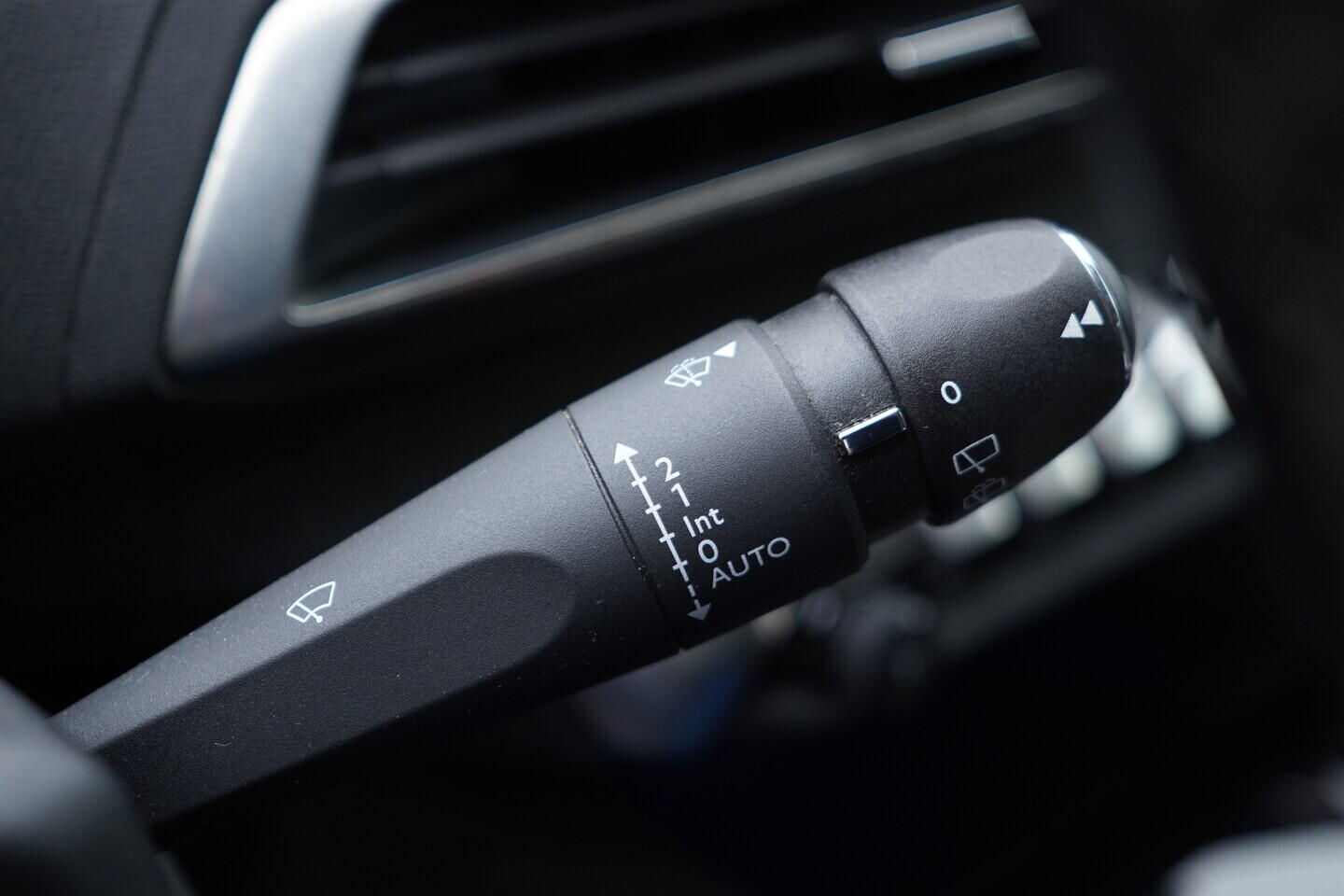 OM190V02757_25.webp_3008 Allure Pack 1.2 PureTech 96 kW manuál