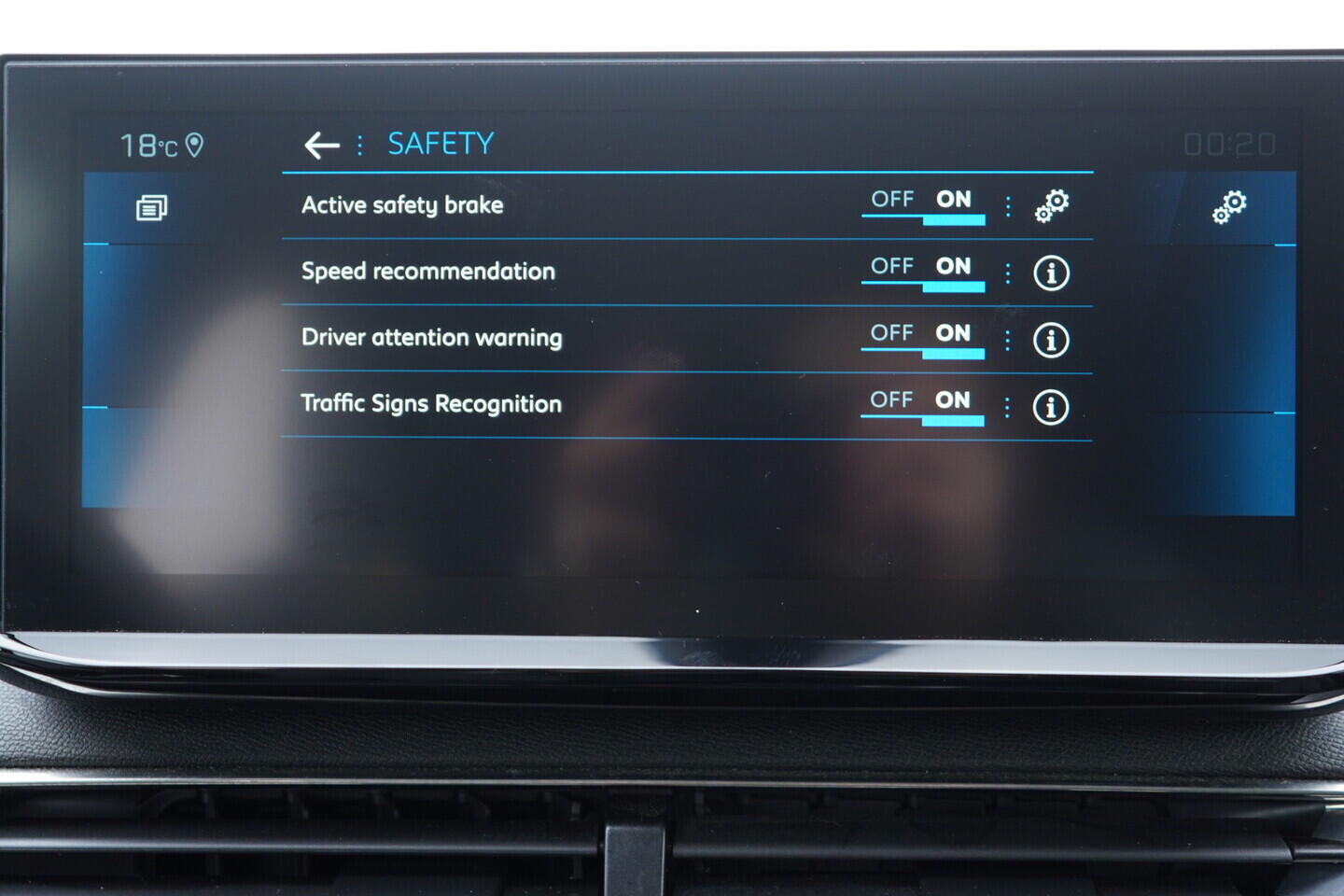 OM190V02757_28.webp_3008 Allure Pack 1.2 PureTech 96 kW manuál