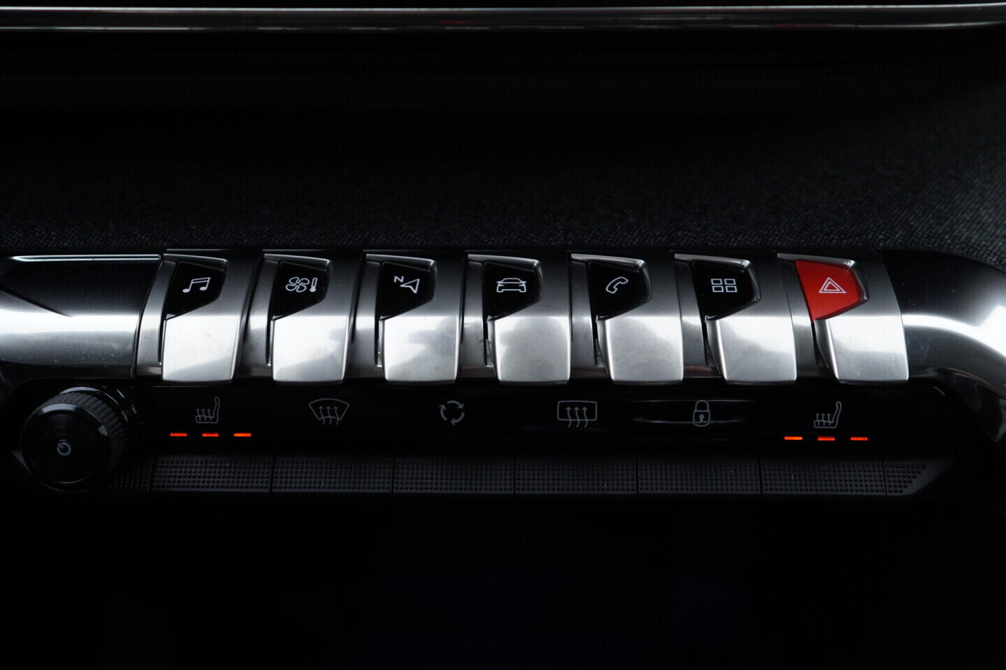 OM190V02757_32.webp_3008 Allure Pack 1.2 PureTech 96 kW manuál