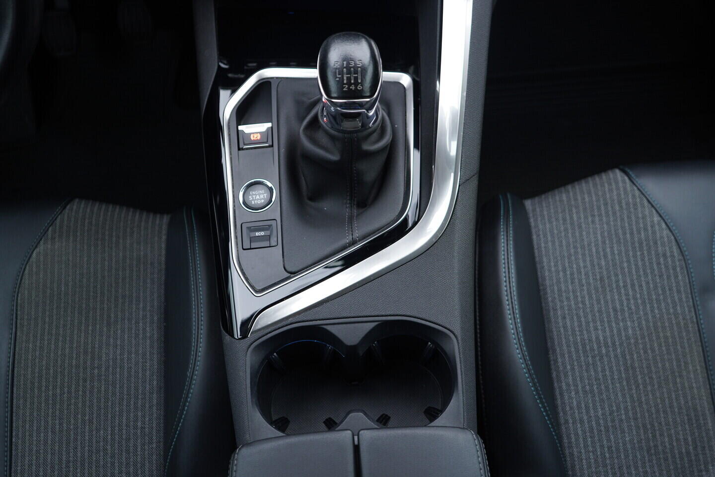 OM190V02757_33.webp_3008 Allure Pack 1.2 PureTech 96 kW manuál