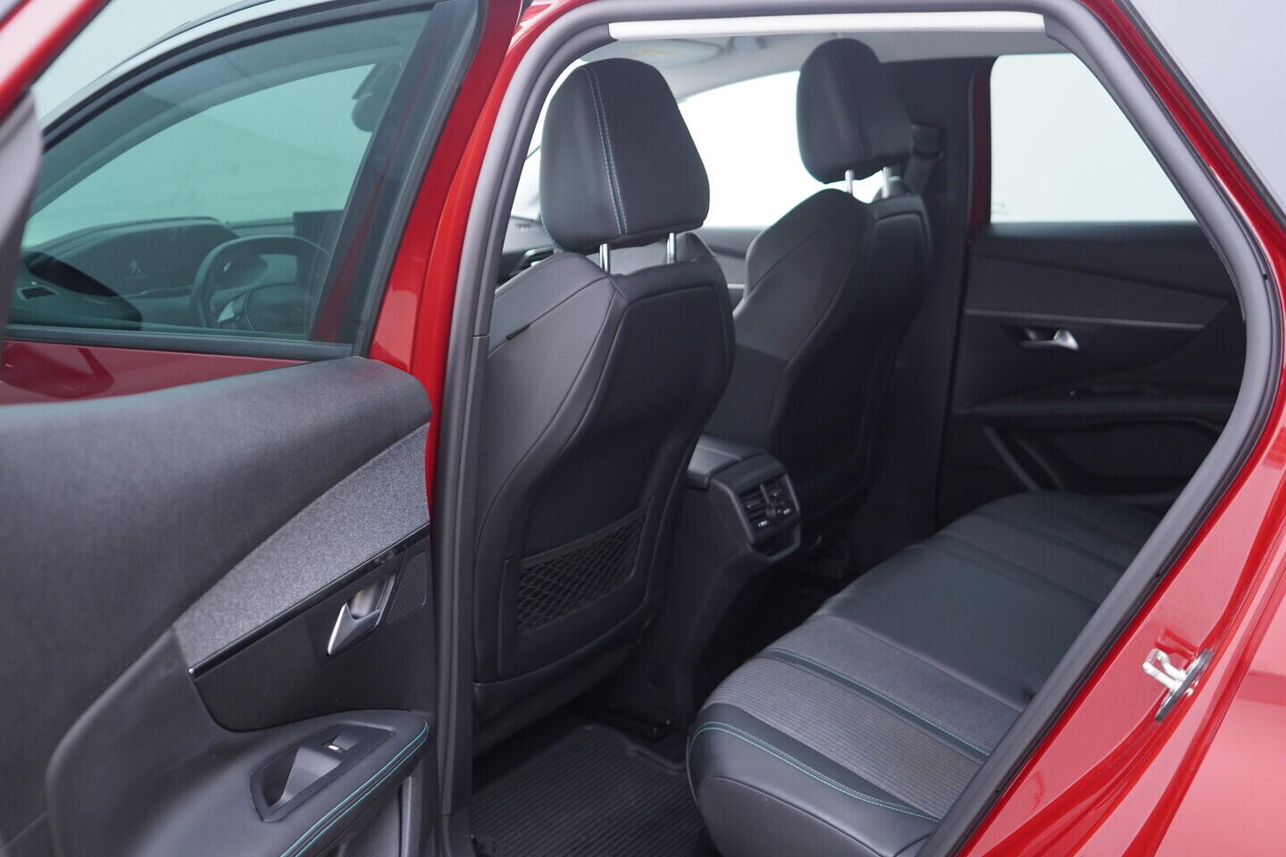 OM190V02757_35.webp_3008 Allure Pack 1.2 PureTech 96 kW manuál