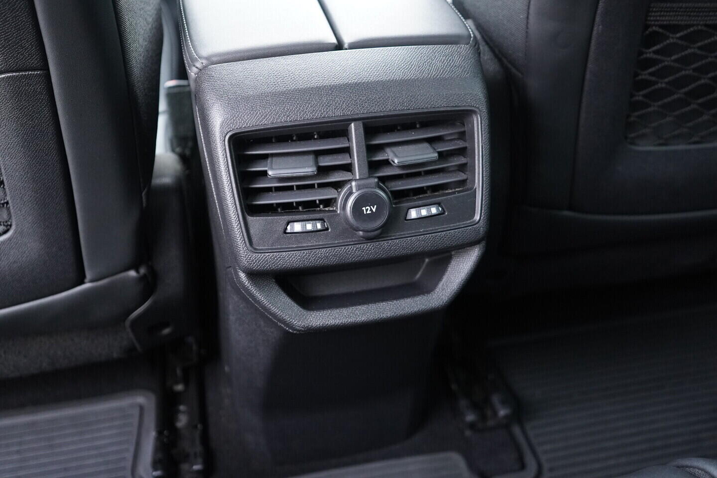 OM190V02757_36.webp_3008 Allure Pack 1.2 PureTech 96 kW manuál