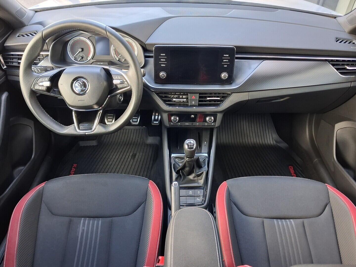 OM190V02759_18.webp_KAMIQ Monte Carlo 1.5 TSI 110 kW manuál