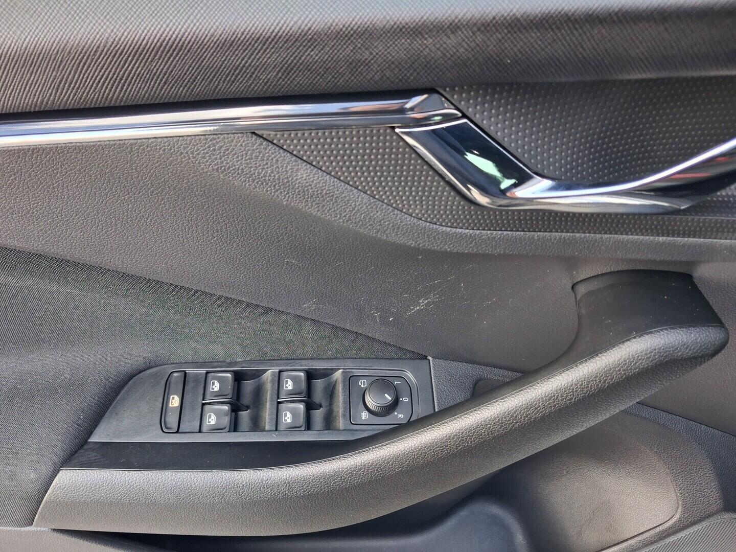 OM190V02759_21.webp_KAMIQ Monte Carlo 1.5 TSI 110 kW manuál