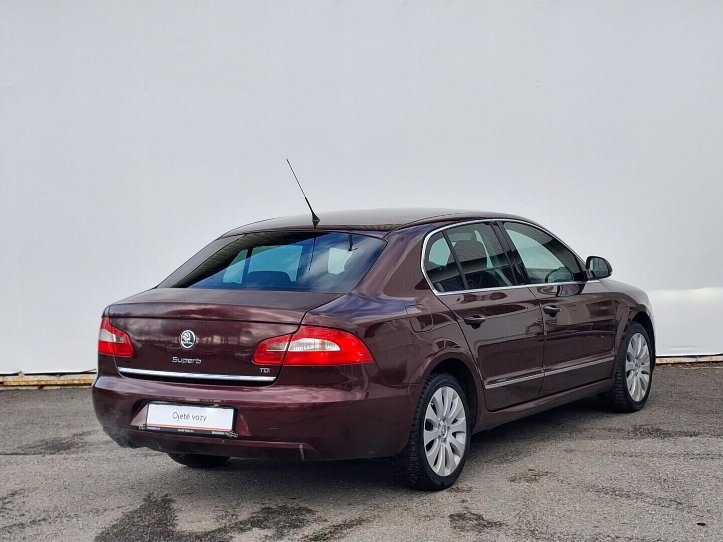 OM190V02762_11.webp_SUPERB Elegance 2.0 TDI 103 kW manuál