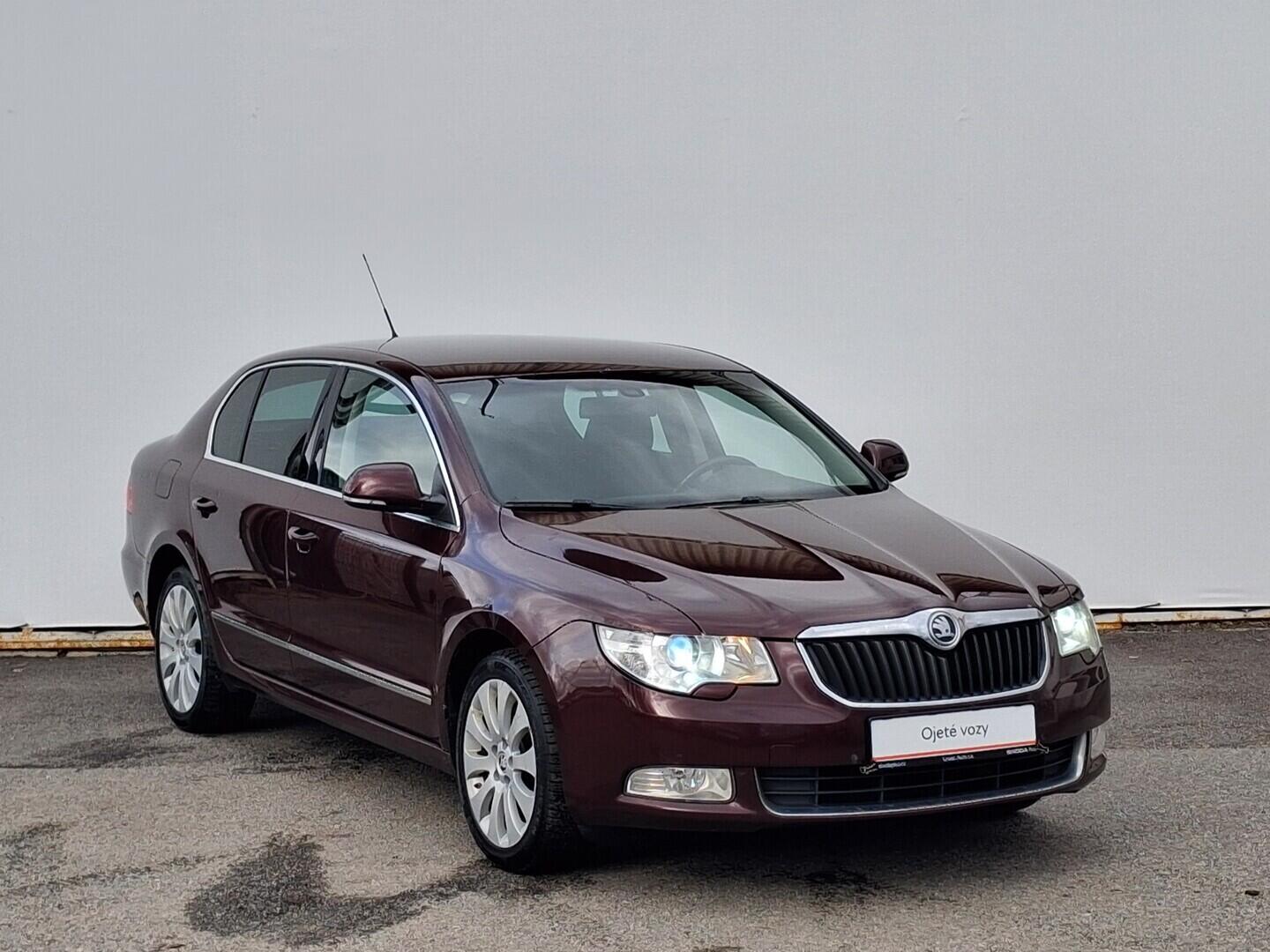 OM190V02762_14.webp_SUPERB Elegance 2.0 TDI 103 kW manuál