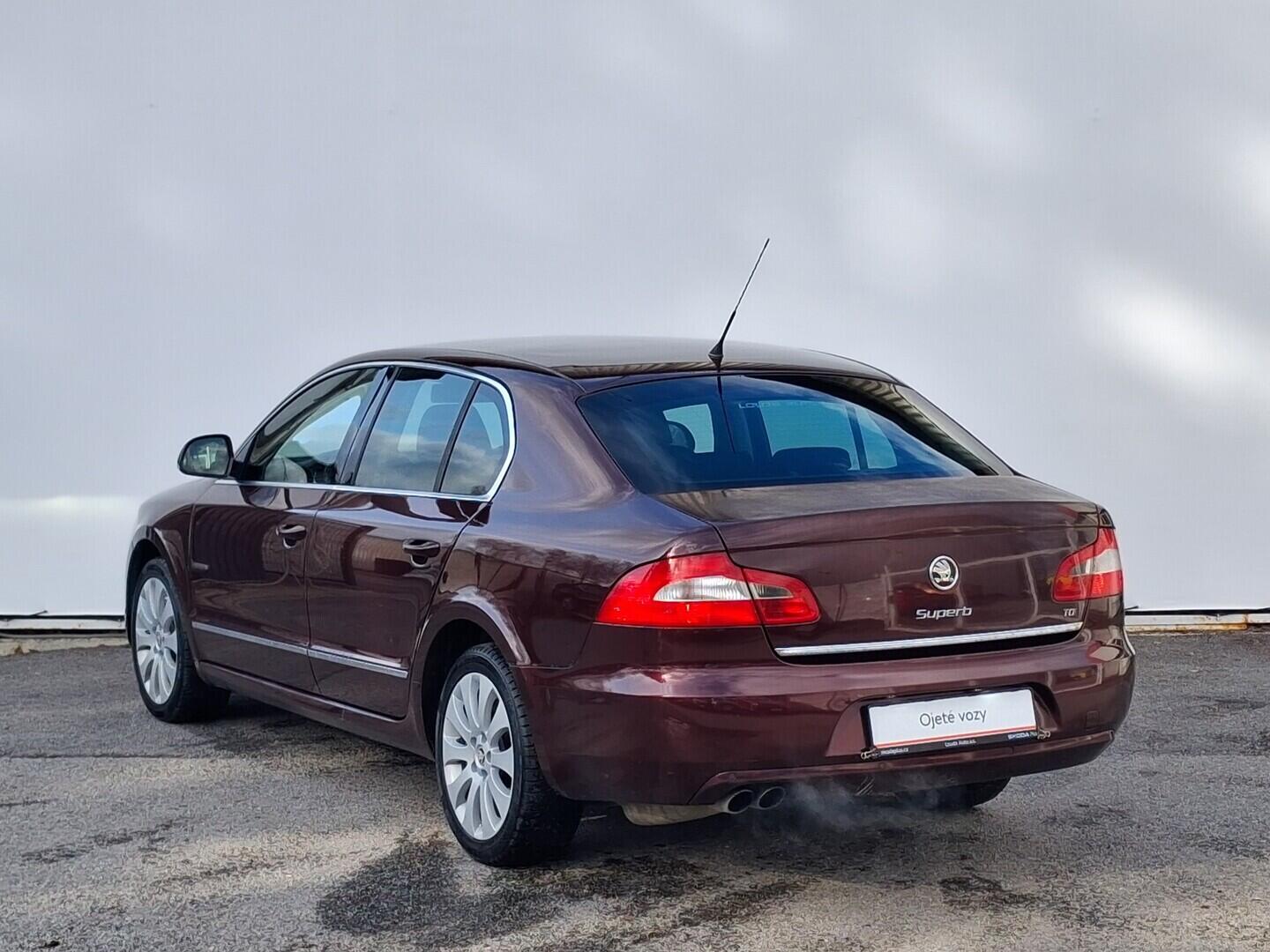 OM190V02762_15.webp_SUPERB Elegance 2.0 TDI 103 kW manuál