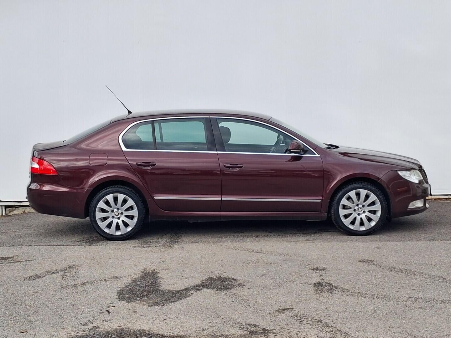 OM190V02762_16.webp_SUPERB Elegance 2.0 TDI 103 kW manuál