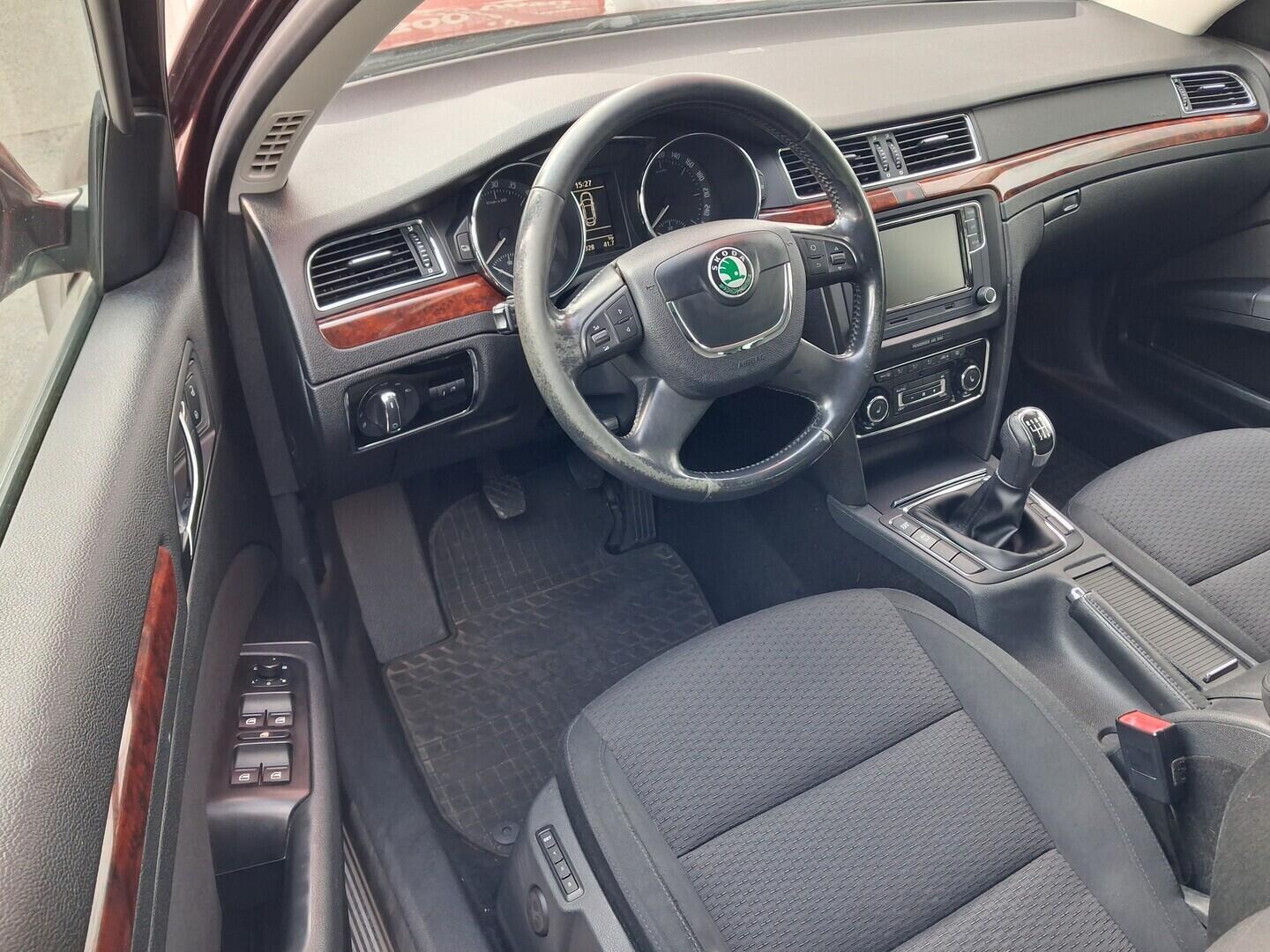 OM190V02762_19.webp_SUPERB Elegance 2.0 TDI 103 kW manuál