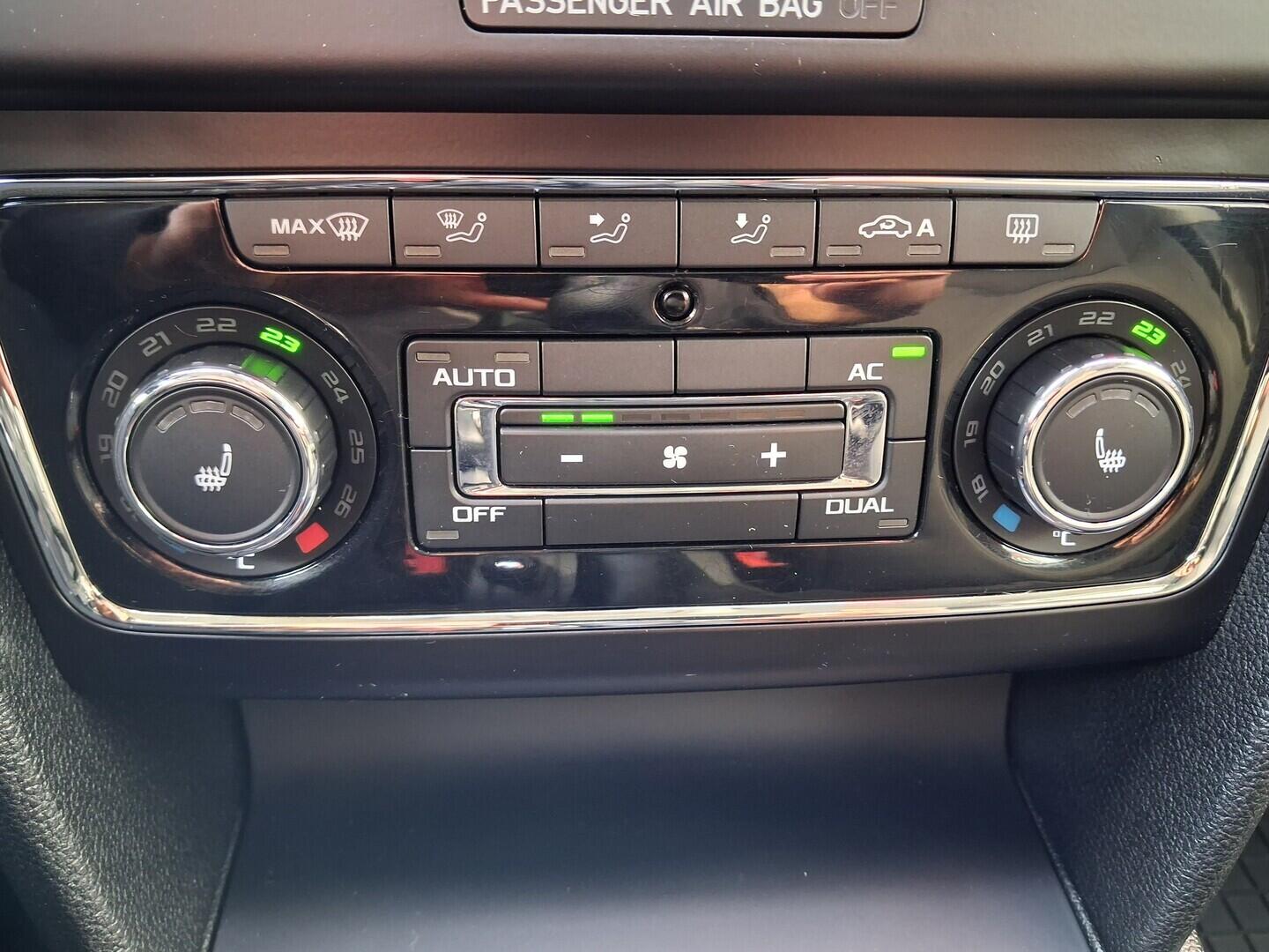 OM190V02762_27.webp_SUPERB Elegance 2.0 TDI 103 kW manuál