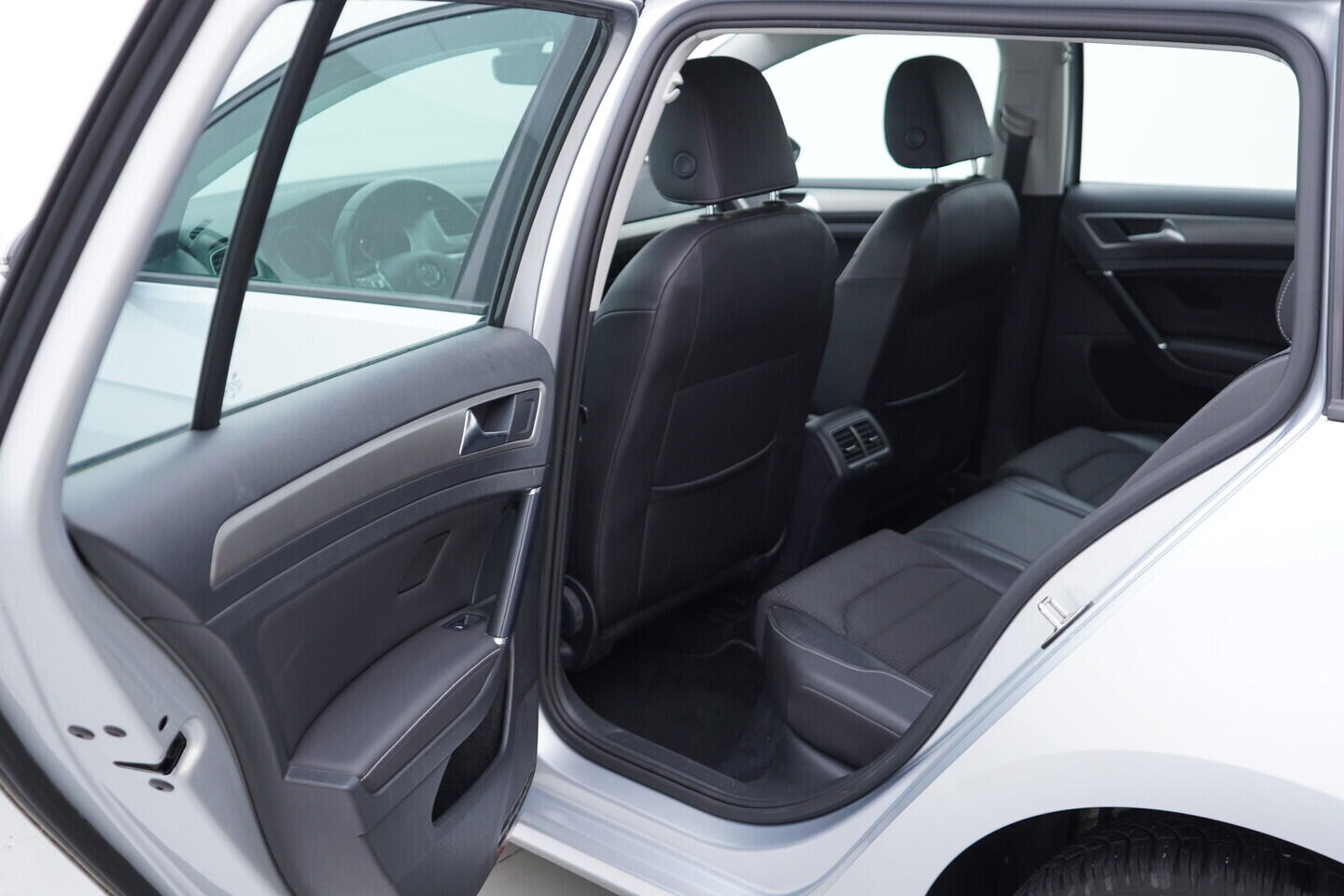 OM190V02765_35.webp_GOLF VARIANT Comfortline 1.6 TDI 81 kW automat
