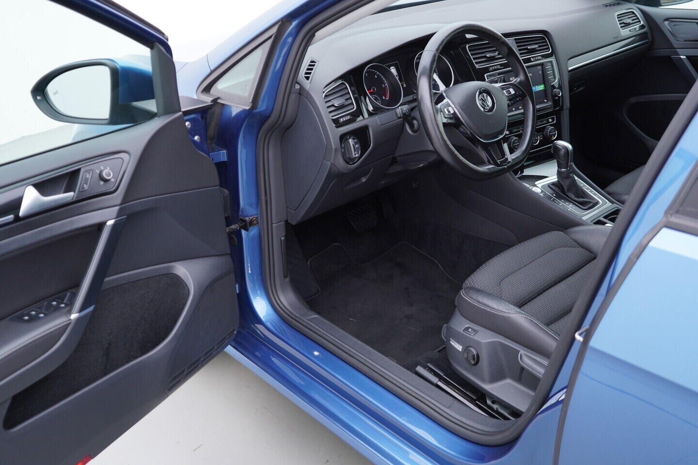 OM190V02766_18.webp_GOLF Highline 2.0 TDI 110 kW automat