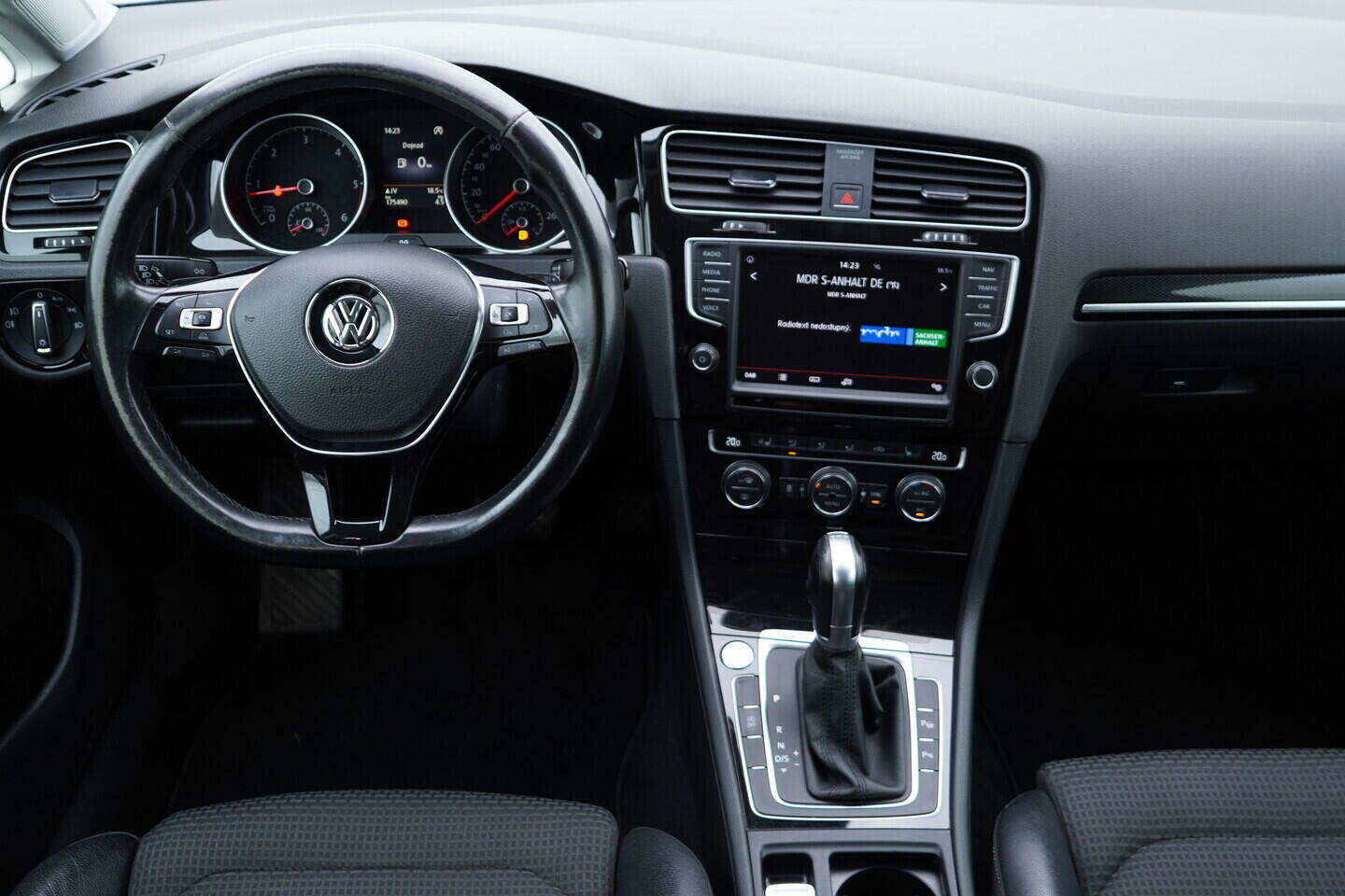 OM190V02766_30.webp_GOLF Highline 2.0 TDI 110 kW automat