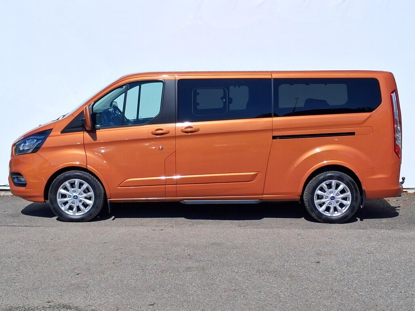 OM190V02767_12.webp_TOURNEO CUSTOM Titanium 2.0 TDCI 125 kW manuál