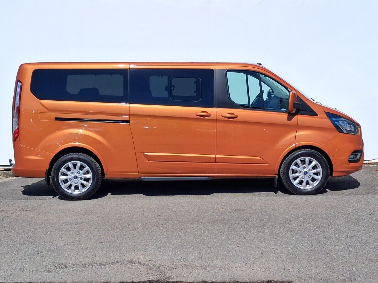 OM190V02767_16.webp_TOURNEO CUSTOM Titanium 2.0 TDCI 125 kW manuál