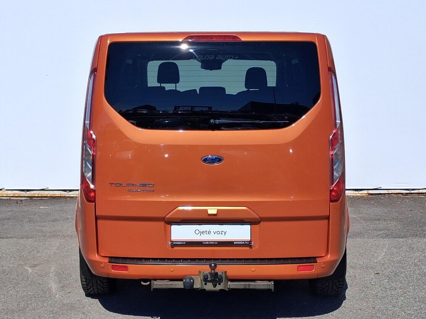 OM190V02767_17.webp_TOURNEO CUSTOM Titanium 2.0 TDCI 125 kW manuál