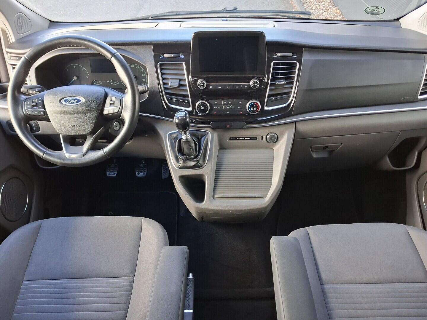 OM190V02767_18.webp_TOURNEO CUSTOM Titanium 2.0 TDCI 125 kW manuál