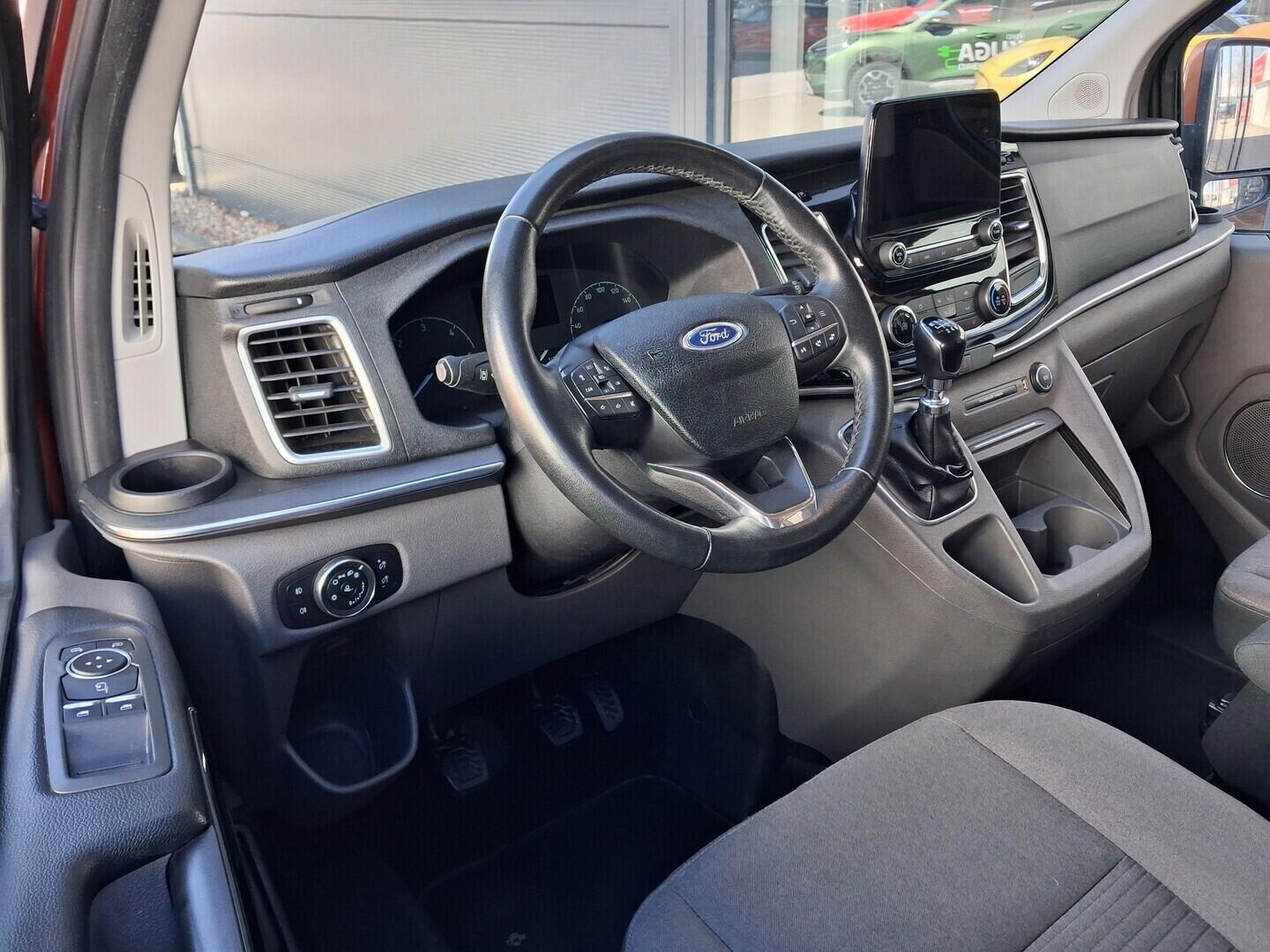 OM190V02767_19.webp_TOURNEO CUSTOM Titanium 2.0 TDCI 125 kW manuál