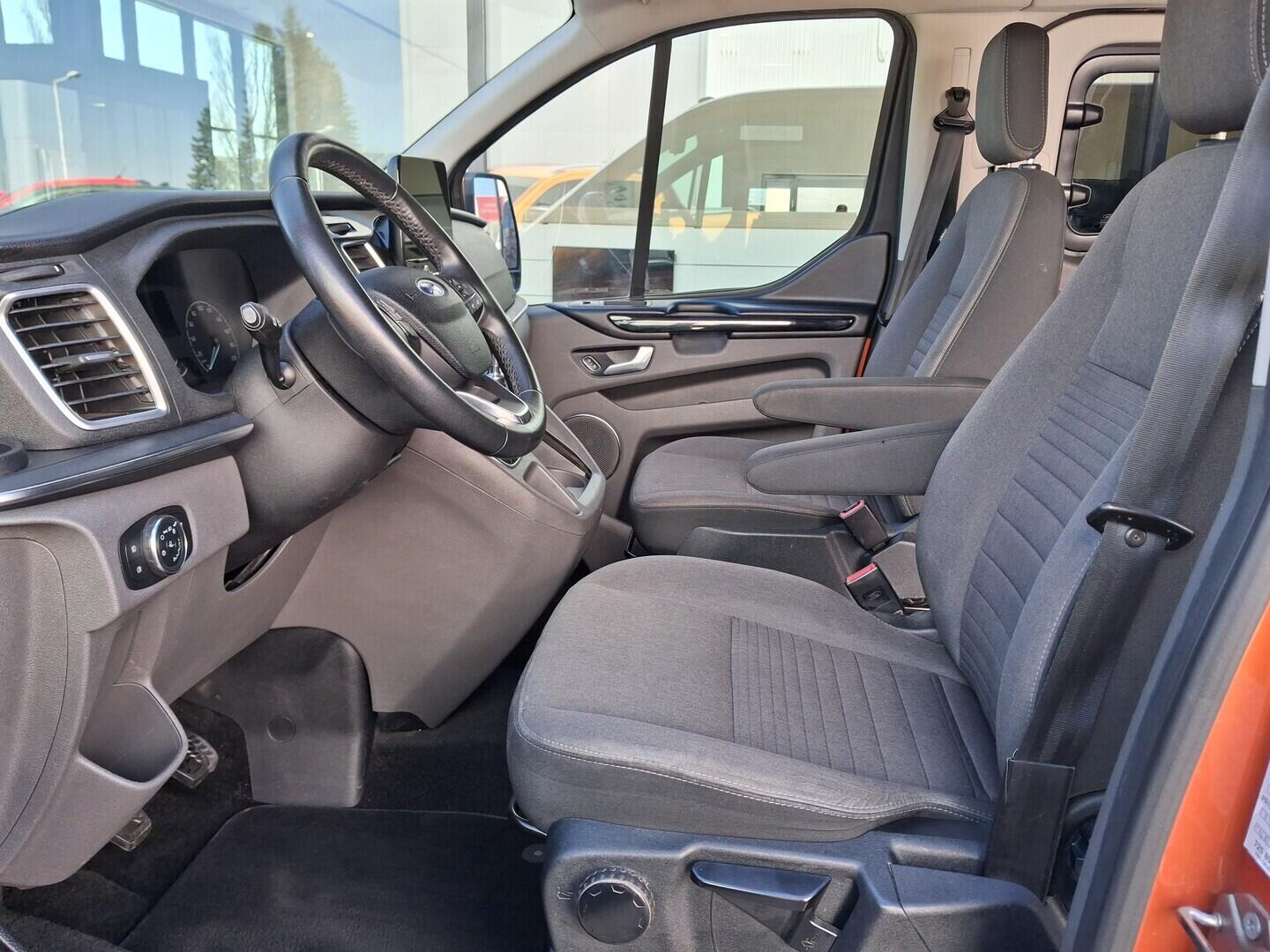 OM190V02767_20.webp_TOURNEO CUSTOM Titanium 2.0 TDCI 125 kW manuál