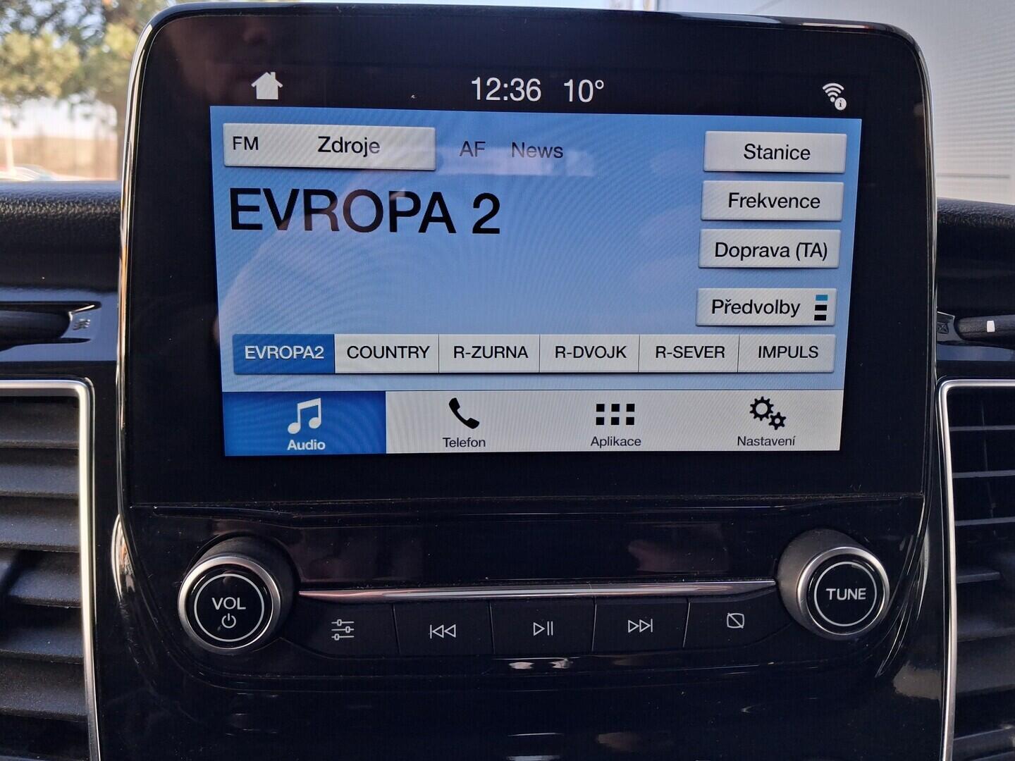 OM190V02767_24.webp_TOURNEO CUSTOM Titanium 2.0 TDCI 125 kW manuál