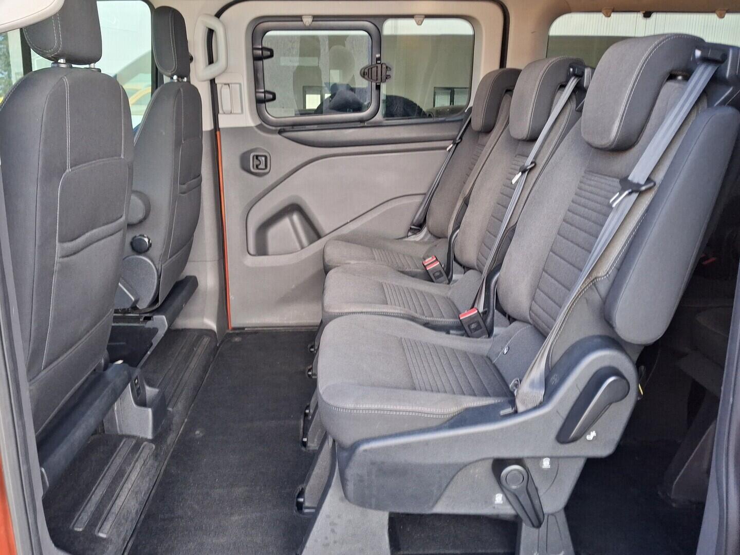 OM190V02767_29.webp_TOURNEO CUSTOM Titanium 2.0 TDCI 125 kW manuál