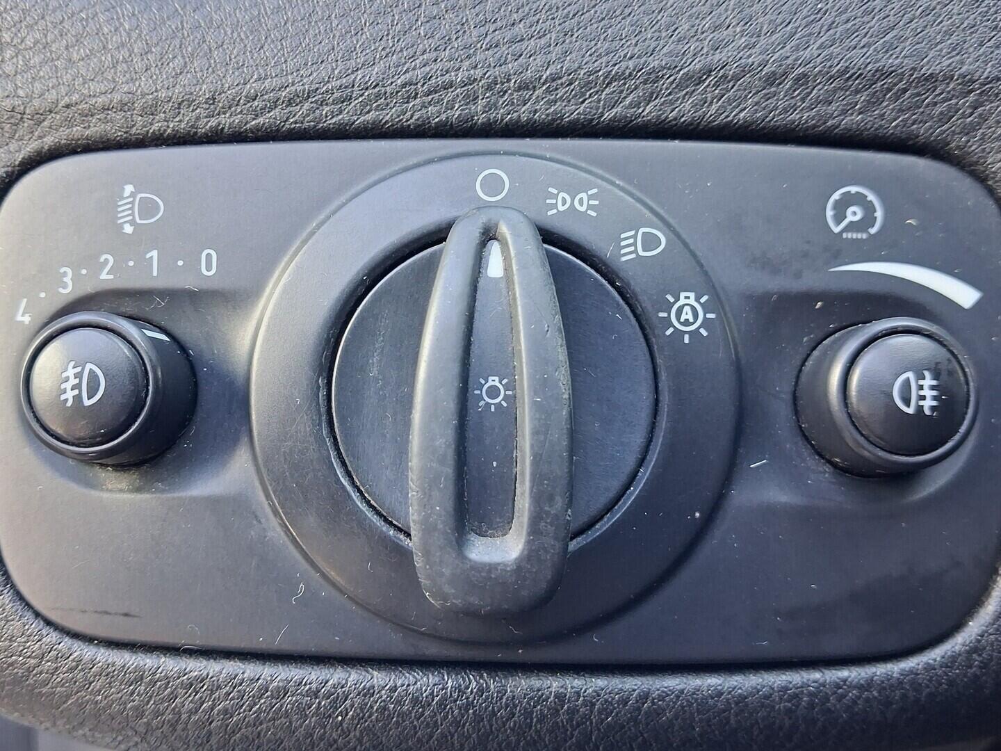 OM190V02773_22.webp_MONDEO Titanium 2.0 TDCi 103 kW manuál