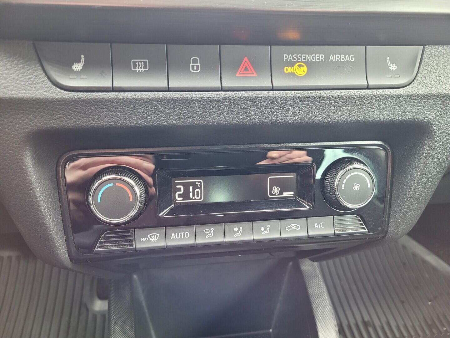 OM190V02775_28.webp_FABIA Style Plus 1.0 TSI 70 kW manuál