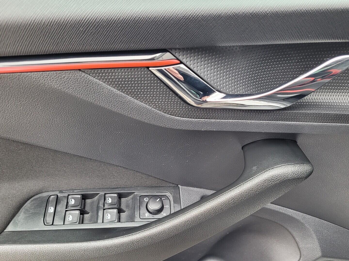 OM190V02777_21.webp_SCALA Monte Carlo 1.5 TSI 110 kW manuál