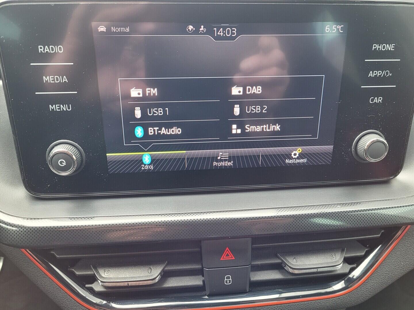 OM190V02777_25.webp_SCALA Monte Carlo 1.5 TSI 110 kW manuál