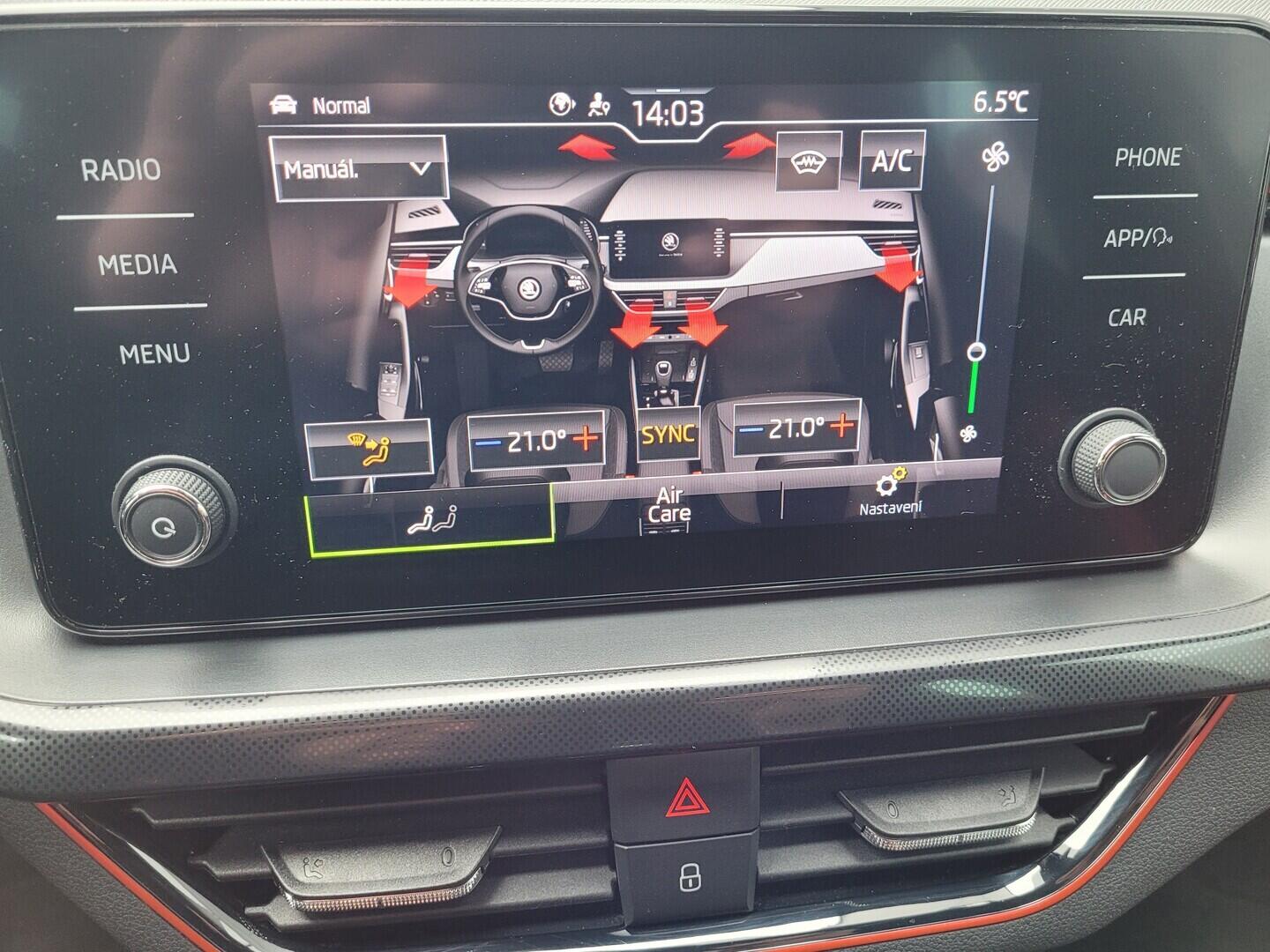 OM190V02777_26.webp_SCALA Monte Carlo 1.5 TSI 110 kW manuál