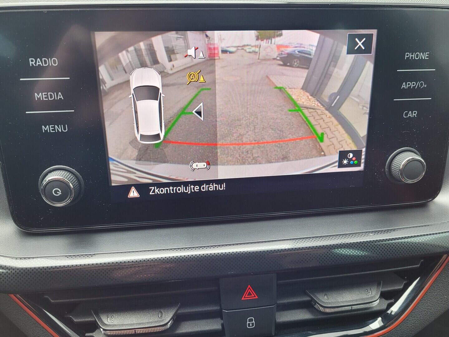 OM190V02777_27.webp_SCALA Monte Carlo 1.5 TSI 110 kW manuál