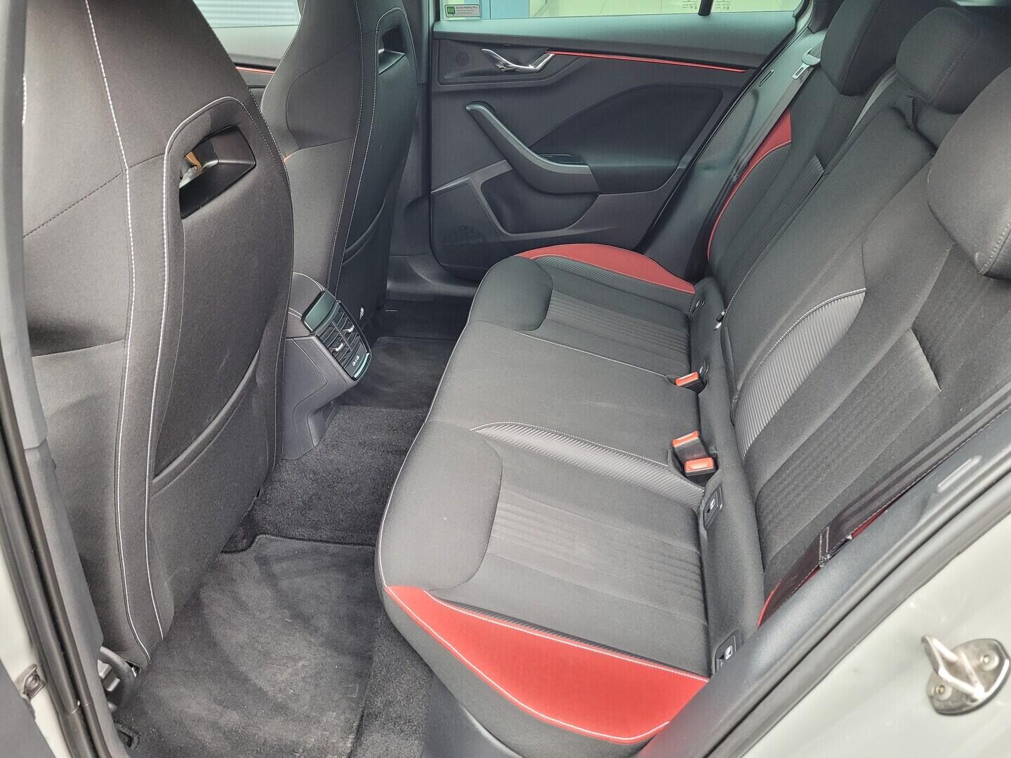 OM190V02777_30.webp_SCALA Monte Carlo 1.5 TSI 110 kW manuál