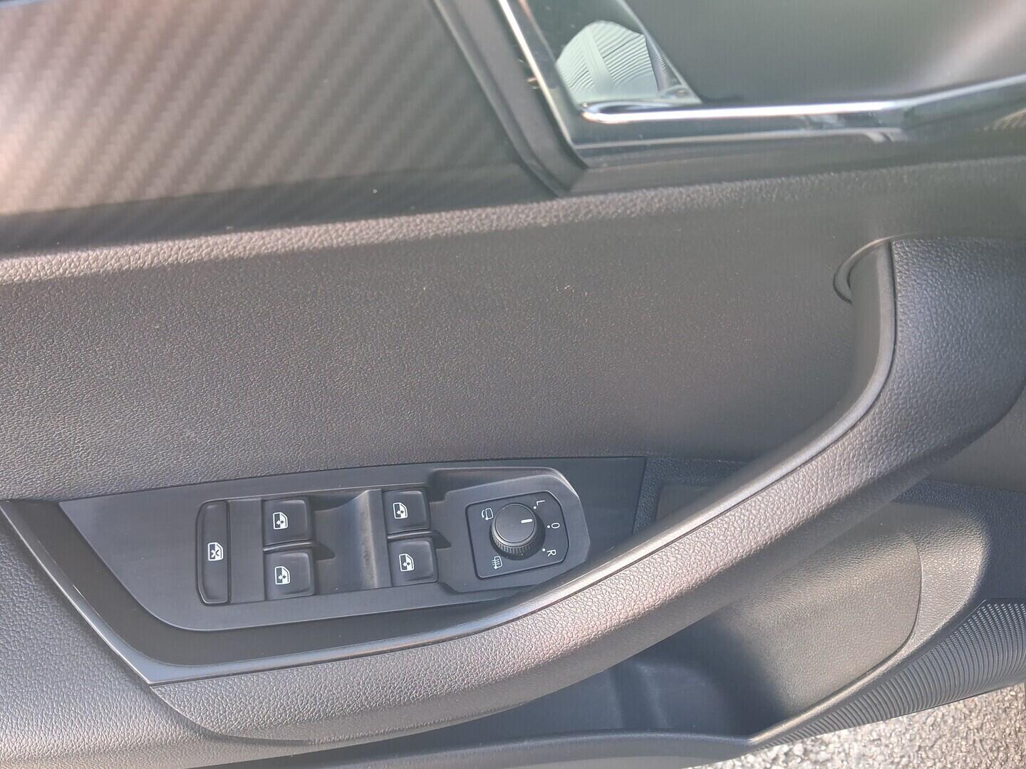 OM190V02778_21.webp_KAROQ SportLine 2.0 TDI 110 kW automat