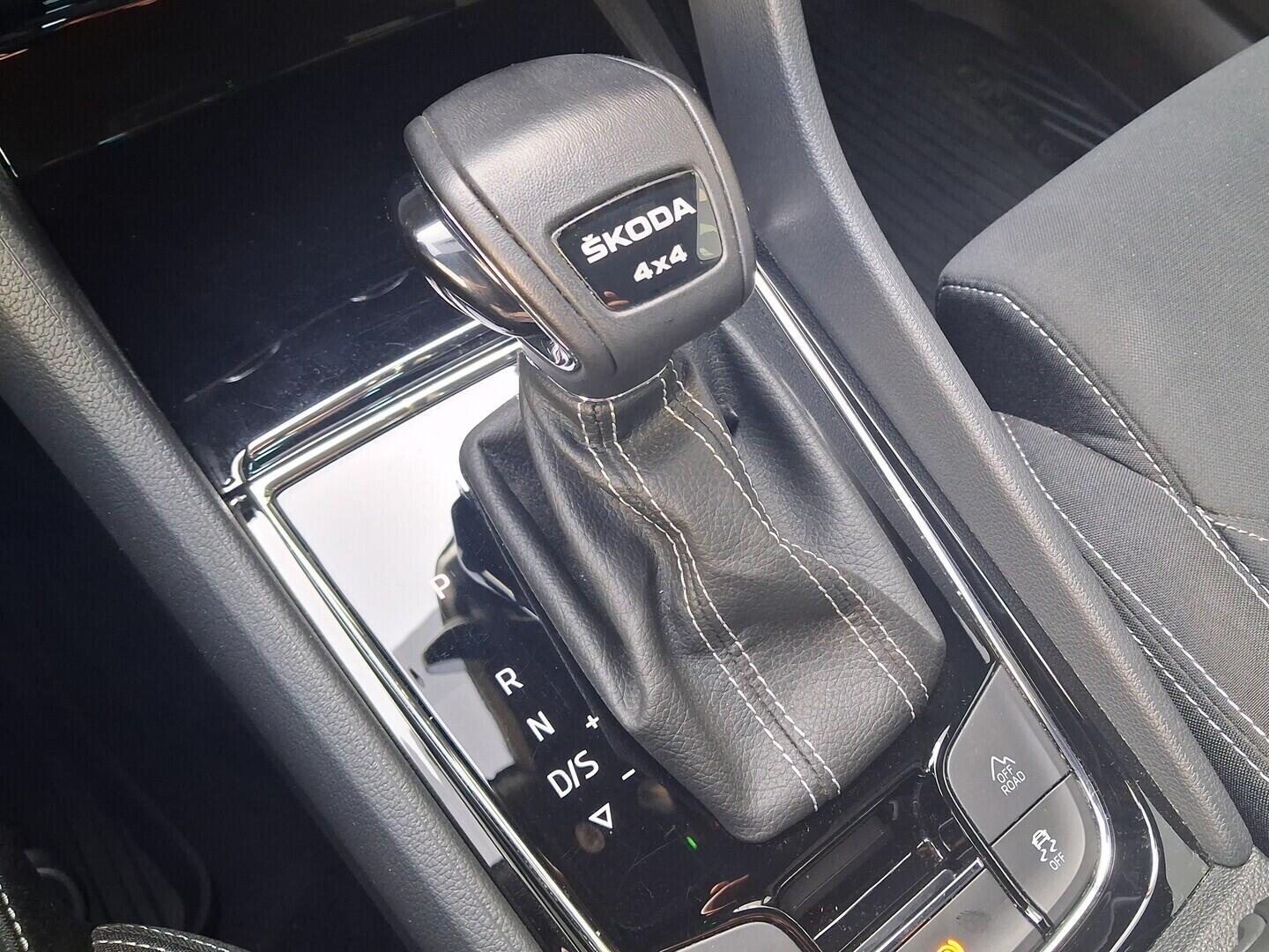 OM190V02778_30.webp_KAROQ SportLine 2.0 TDI 110 kW automat