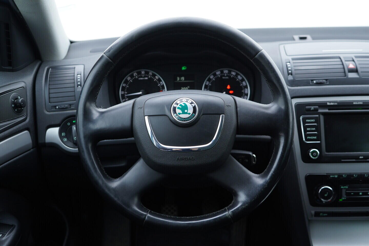 OM190V02789_26.webp_OCTAVIA Style 1.6 TDI 77 kW manuál