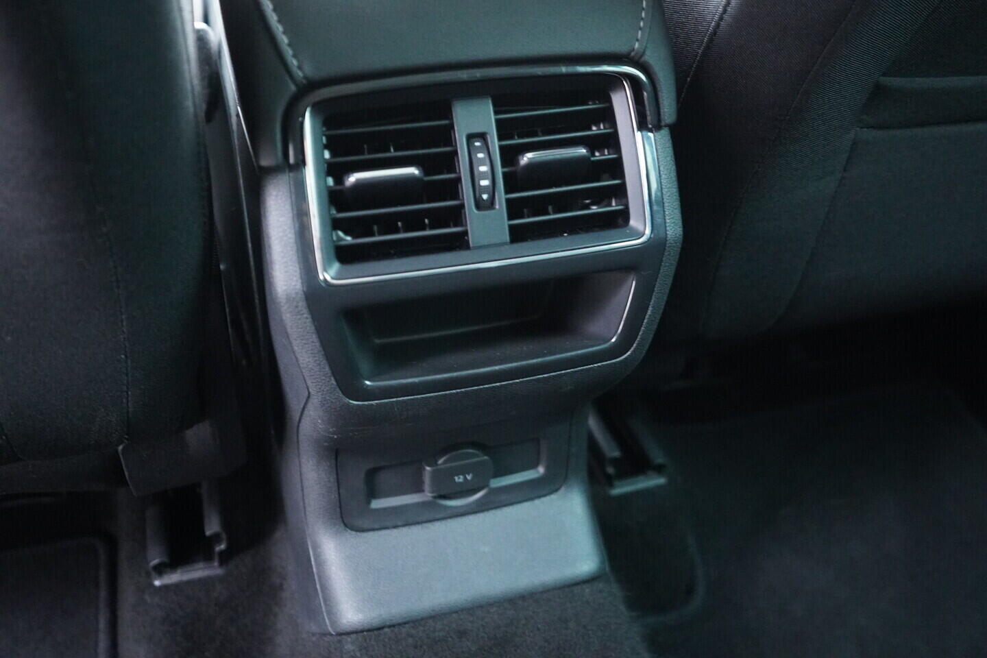 OM190V02797_37.webp_KAROQ Style 2.0 TDI 110 kW automat, DPH