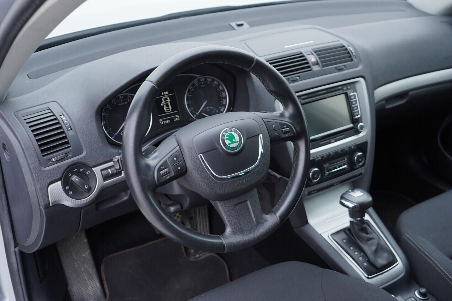 OM190V02799_22.webp_OCTAVIA Elegance 2.0 TDI 103 kW automat