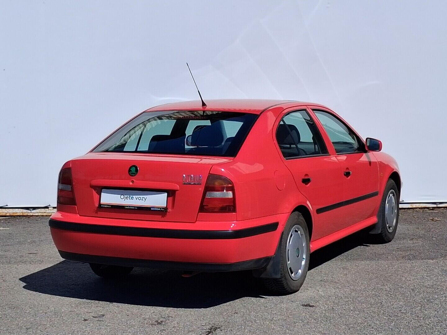 OM190V02801_11.webp_OCTAVIA  1.6 AEE 55 kW manuál