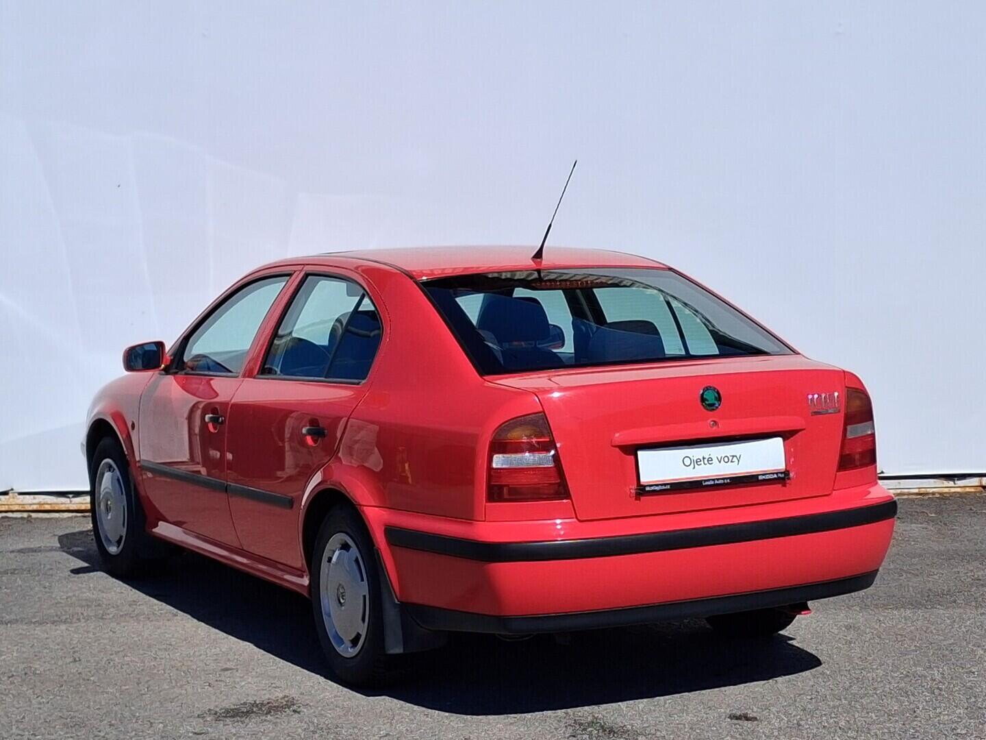 OM190V02801_15.webp_OCTAVIA  1.6 AEE 55 kW manuál