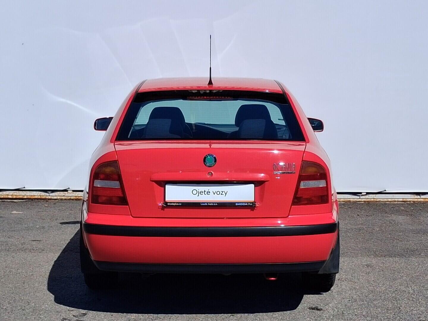 OM190V02801_17.webp_OCTAVIA  1.6 AEE 55 kW manuál