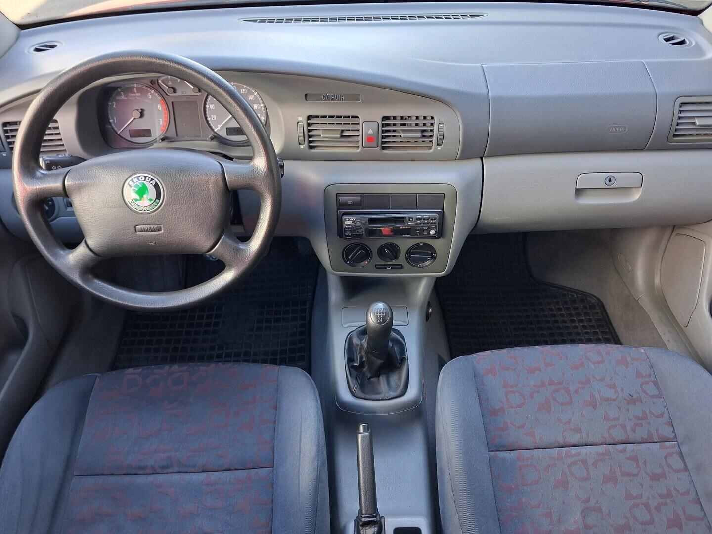 OM190V02801_18.webp_OCTAVIA  1.6 AEE 55 kW manuál