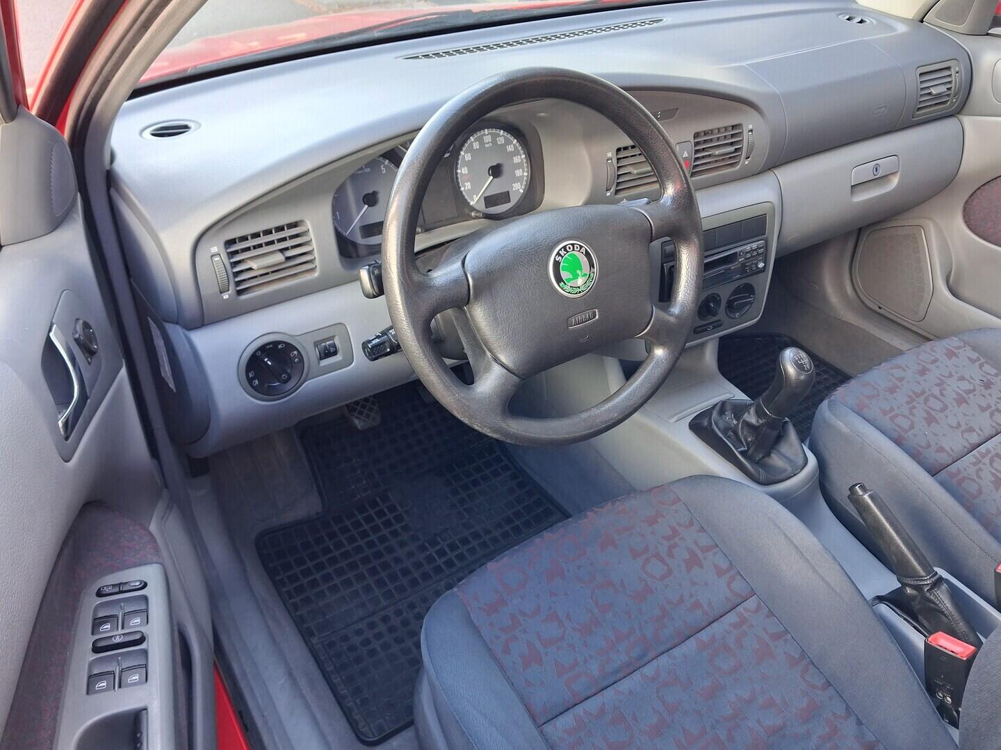 OM190V02801_19.webp_OCTAVIA  1.6 AEE 55 kW manuál