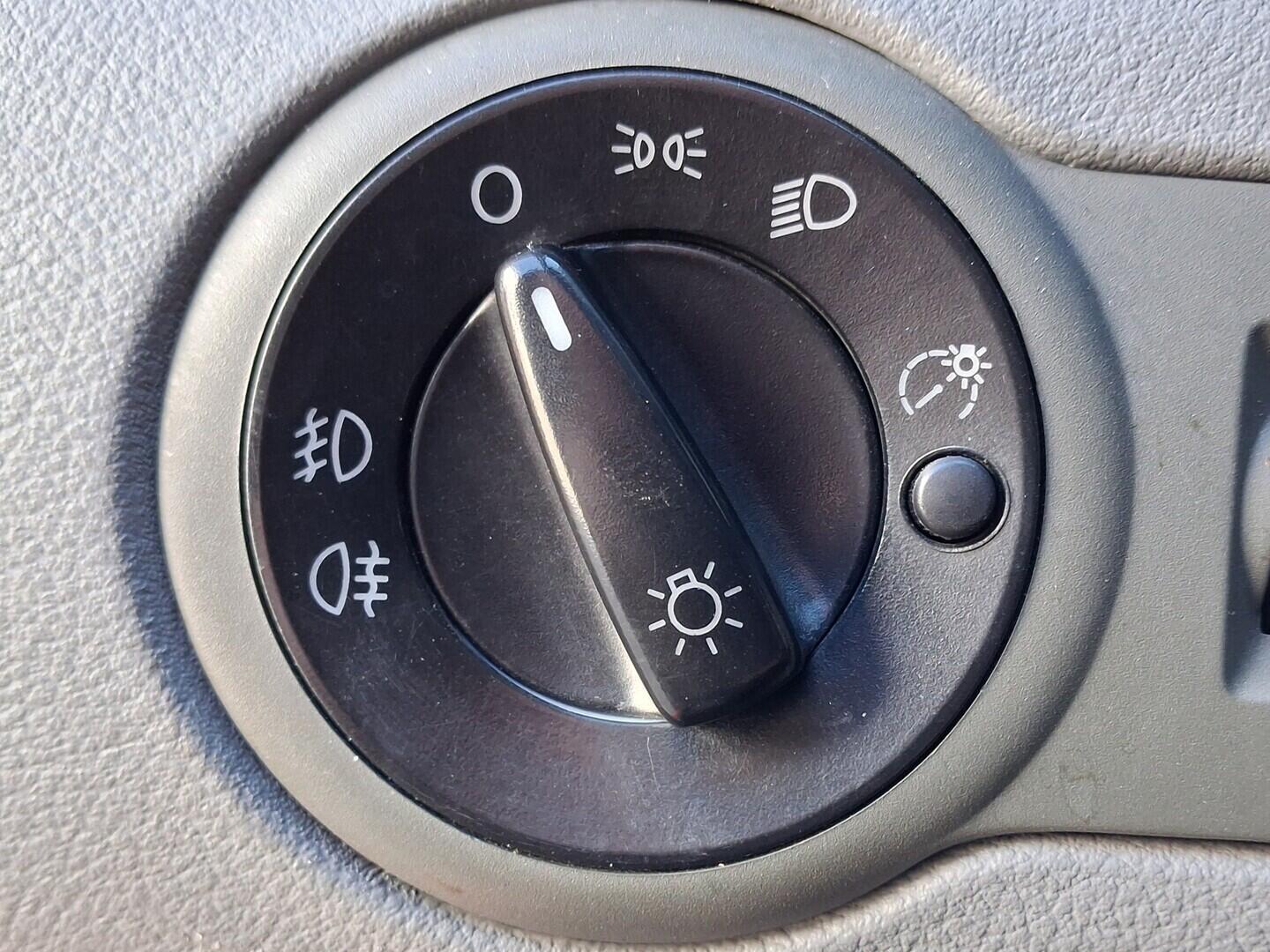 OM190V02801_22.webp_OCTAVIA  1.6 AEE 55 kW manuál