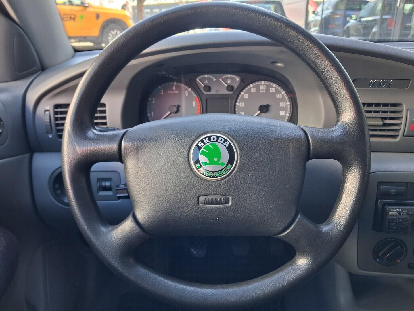 OM190V02801_23.webp_OCTAVIA  1.6 AEE 55 kW manuál