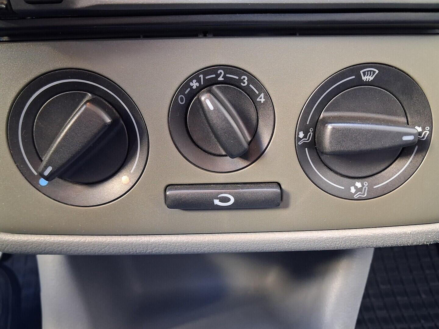 OM190V02801_27.webp_OCTAVIA  1.6 AEE 55 kW manuál